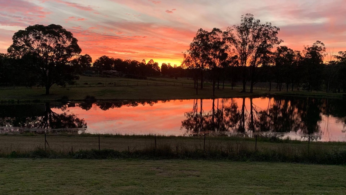 Pokolbin House | Mistletoe Lakehouse - stunning 5–6 bedroom residence set on 7 tranquil acres,
