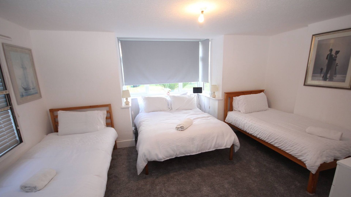 Heston West Cottage | Misty Blue Cottage Heathrow