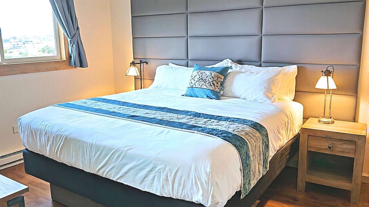Ocean Shores Hotel | Misty Harbor - 1 Bedroom Suite with 1 King and 1 Queen Bed at Wanderlust Inn, Pet Friendly