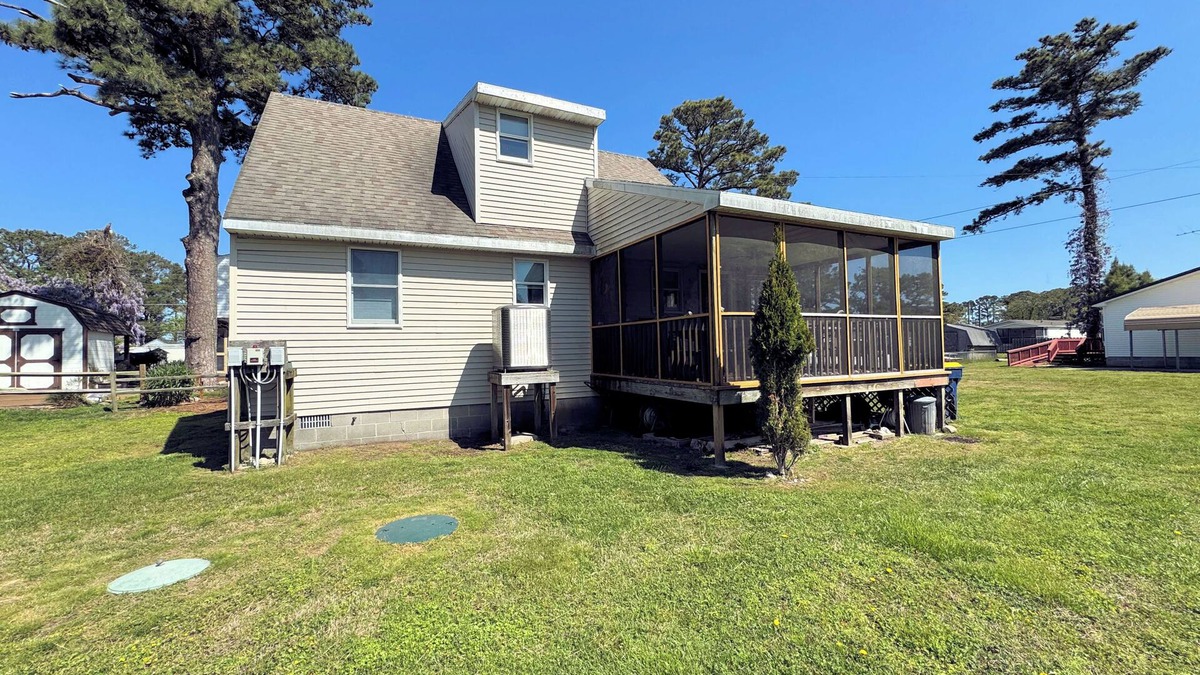 Chincoteague House | Misty Manor - 3BR home, sc. porch & pet friendly. NO LINENS PROVIDED