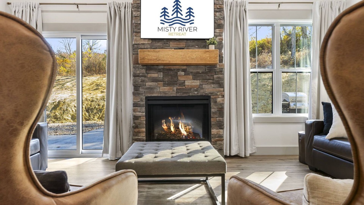 Branson Cabin | Misty River Retreat🌲 Fire Pit 🔥 Hot Tub 💦 Lake Taneycomo Access