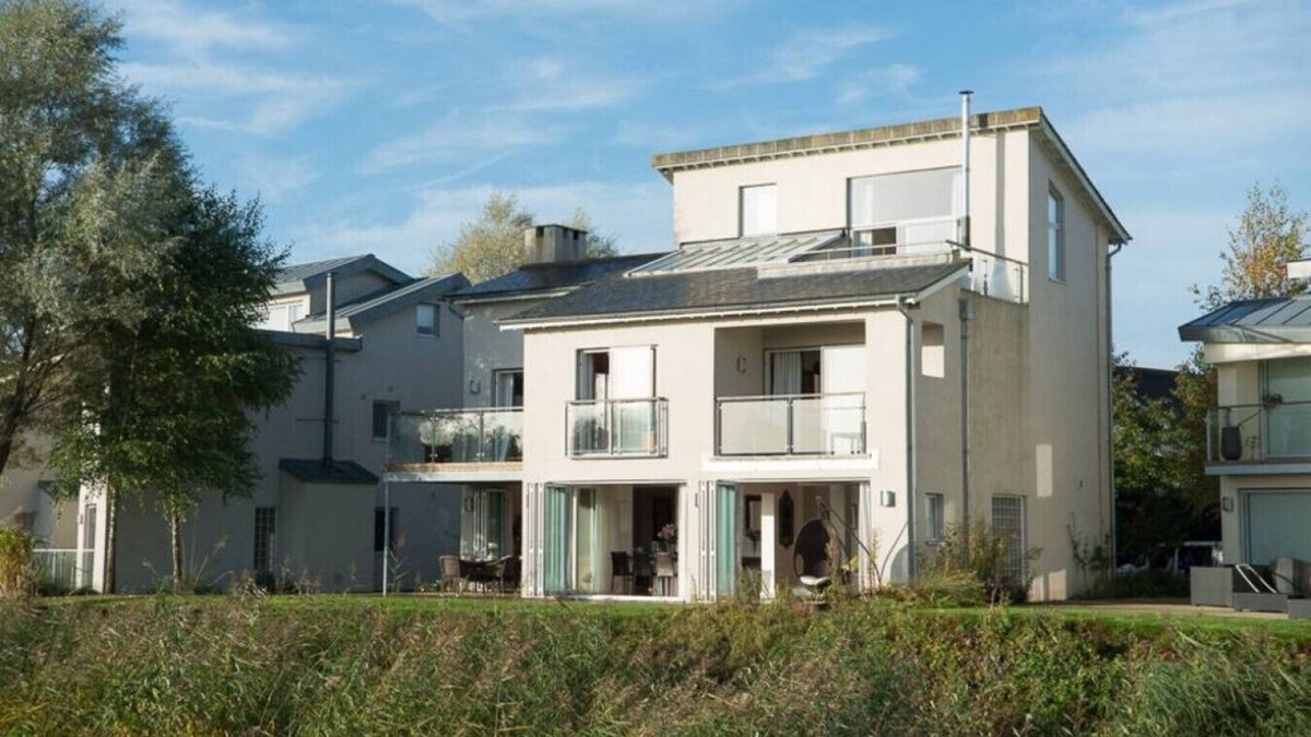Cirencester House | Misty View - CW4 - Lakeside Spa Property