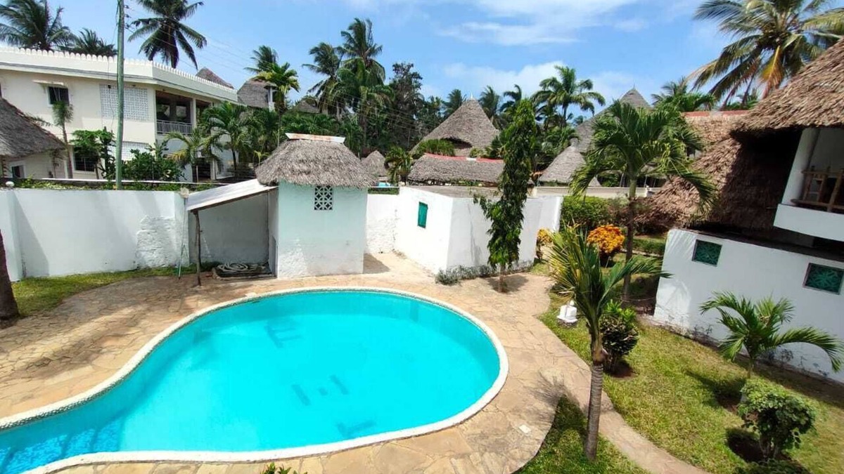 Galu Beach Apartment | Miwa Budget Apartments 5mins less walk to beach(single budget rooms)