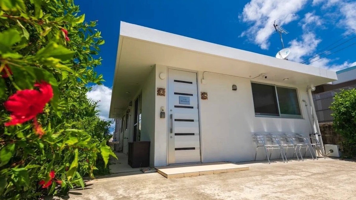 Miyakojima Villa | Miyakojima "White Shisa" Private Villa | 5 min from the beach and city center!