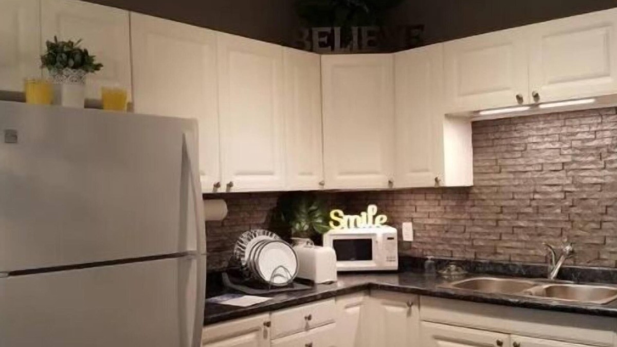 Sturgeon Falls Hotel | MJD & Executive Suites