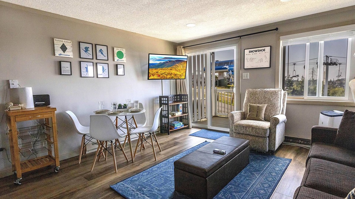 Snowshoe Condo | ML 142: Alluring Winter Nest w/Cozy Vibes & Easy Slope Access