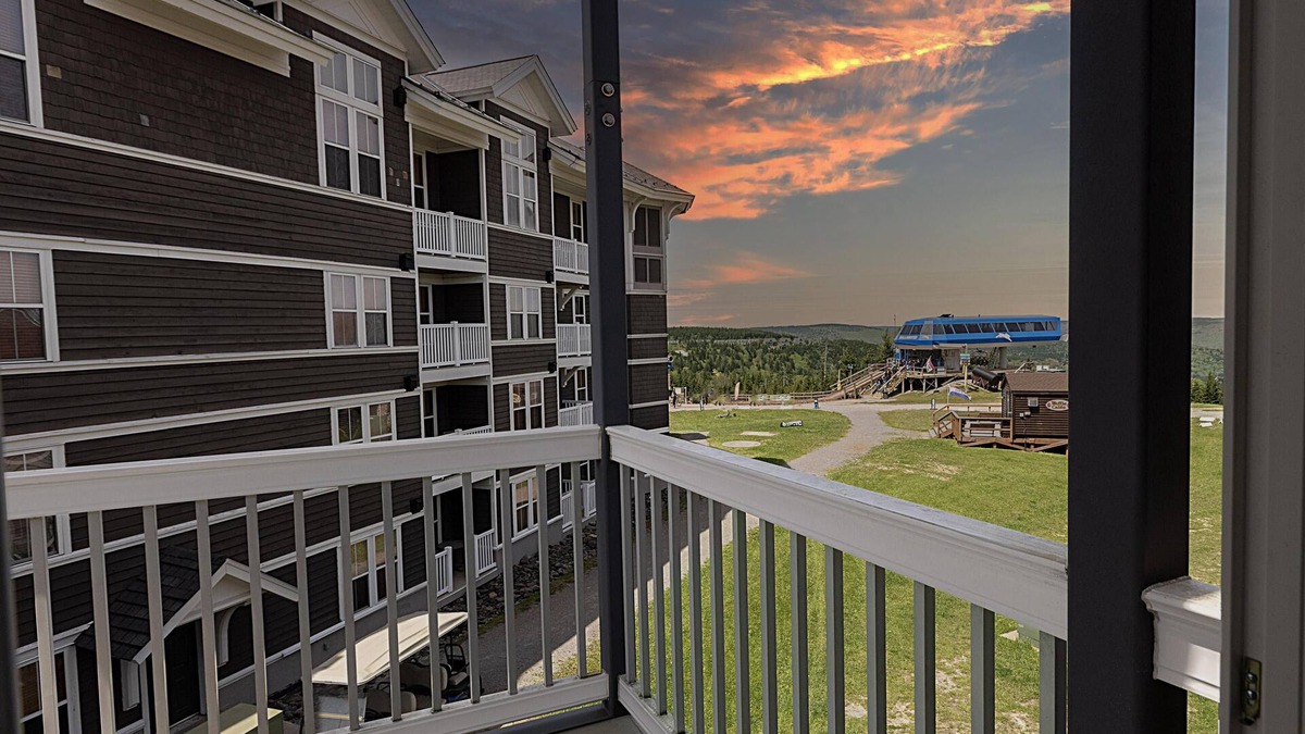 Snowshoe Condo | ML 302: Appealing 2BR, bike-in/out condo. Located right next to bike trails!