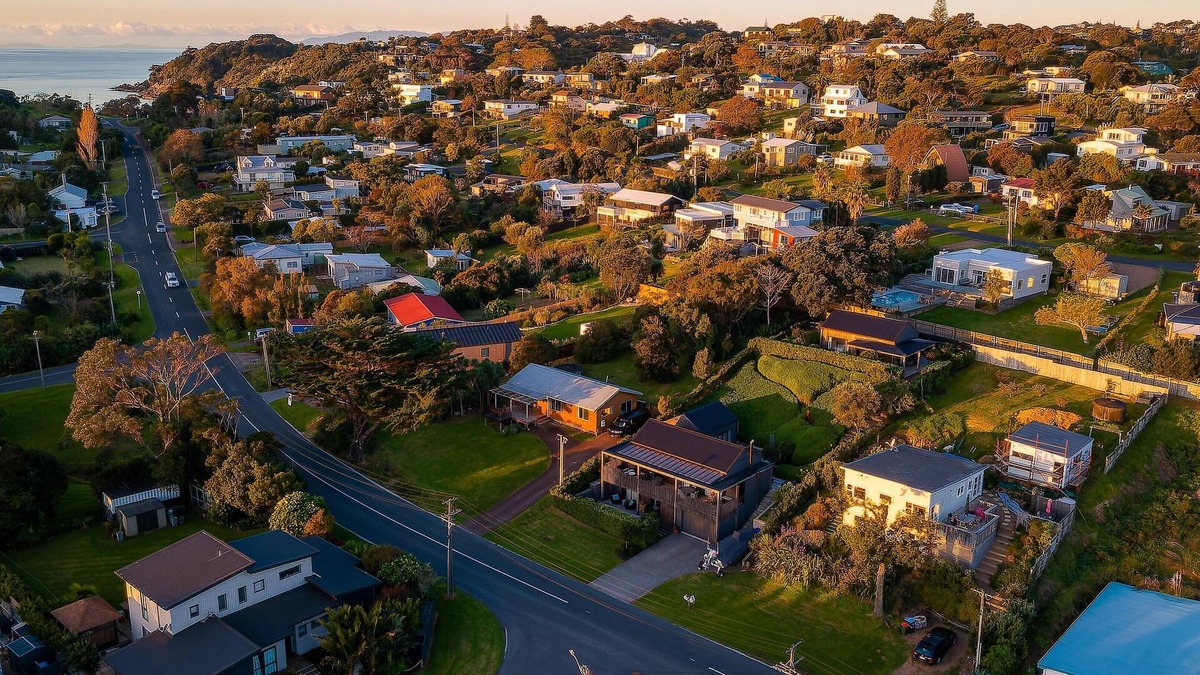 Blackpool Cottage | Moa Cottage - in Oneroa Village - Welcome to Moa Cottage, your tranquil holiday retreat. This affordable home features 3 cozy bedrooms, amenities, and sleeps 6 guests. With close proximity to beaches and Oneroa village, it's the perfect destination f