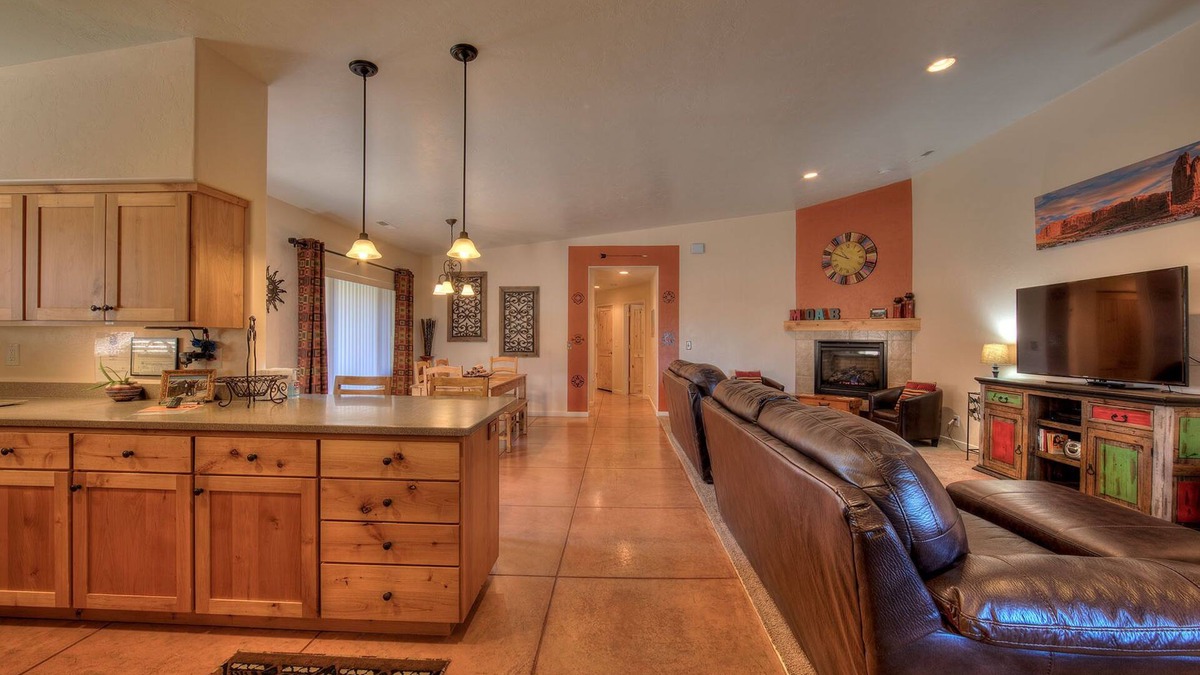 Moab South Valley House | Moab Oleander Spacious Retreat, Private Spa, Ample Parking, 3 bdrms, 2 Suites