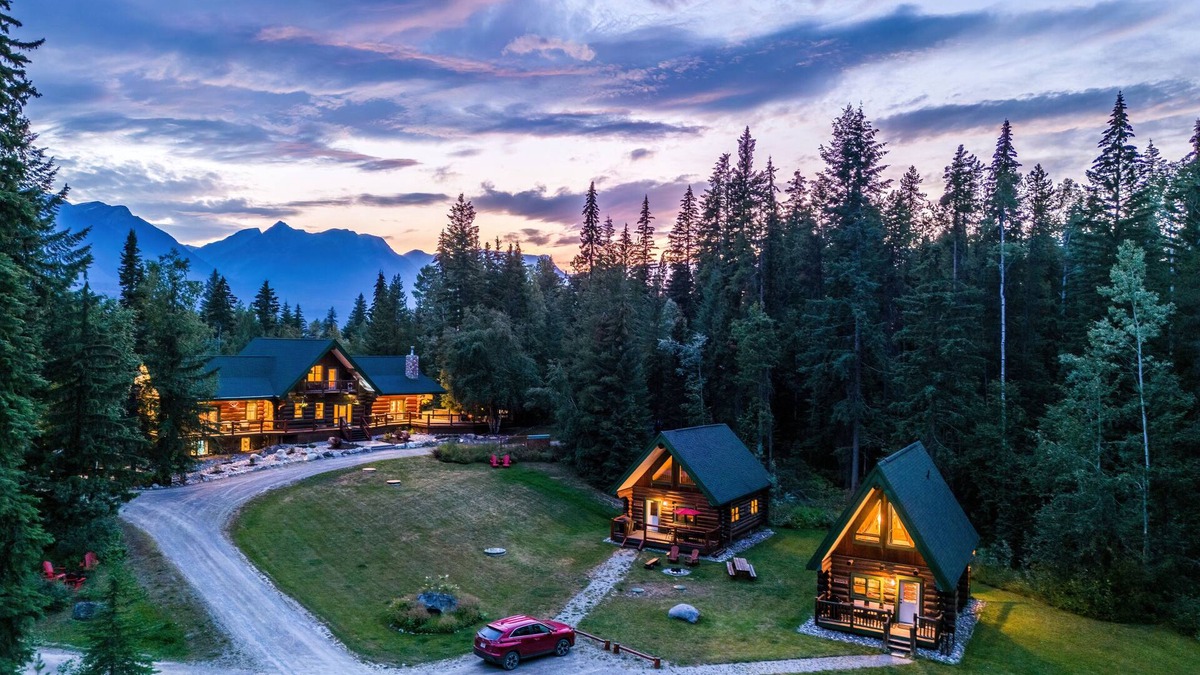 Golden Cabin | Moberly Lodge