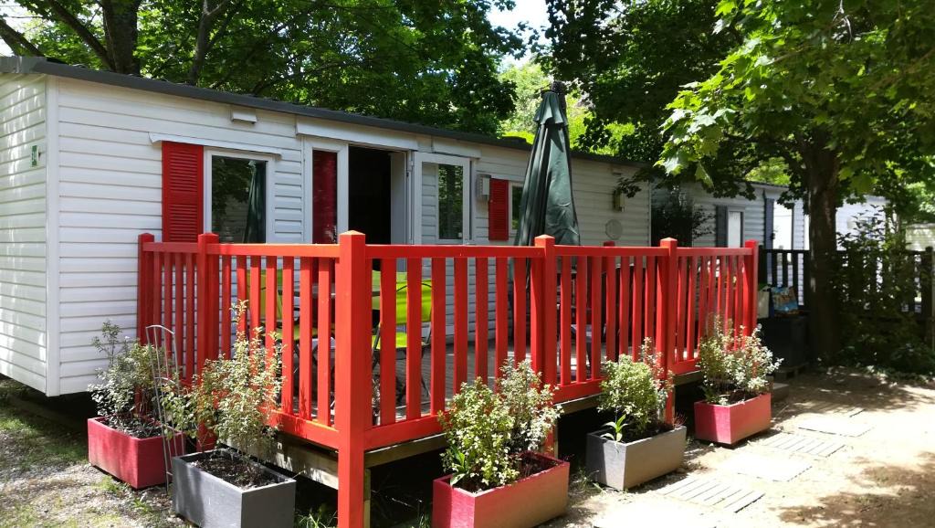 Fuilla Other | MOBIL HOME à l'ombre du train jaune