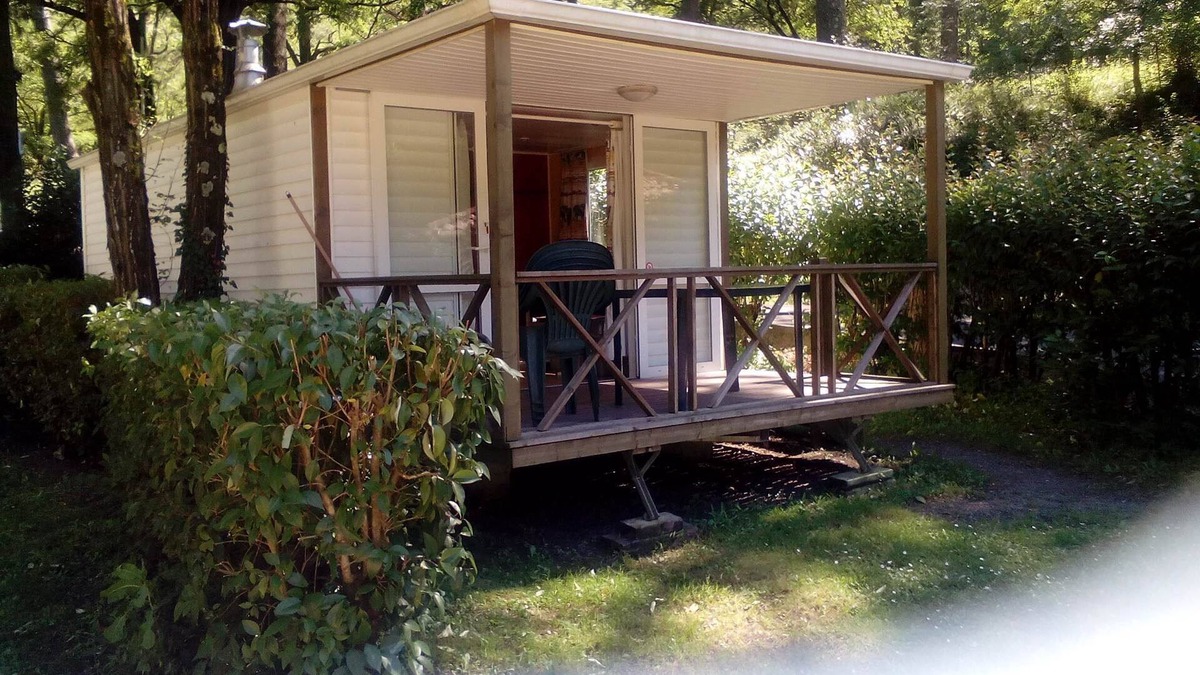 Saint-Jean-de-Valeriscle Ski Chalet | Mobile home with integrated terrace