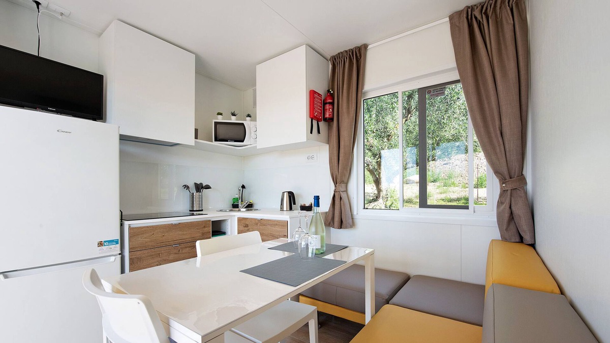 Predore RV Rental | Mobile Home 'Eurovil 3' with Lake View, Wi-Fi and Air Conditioning