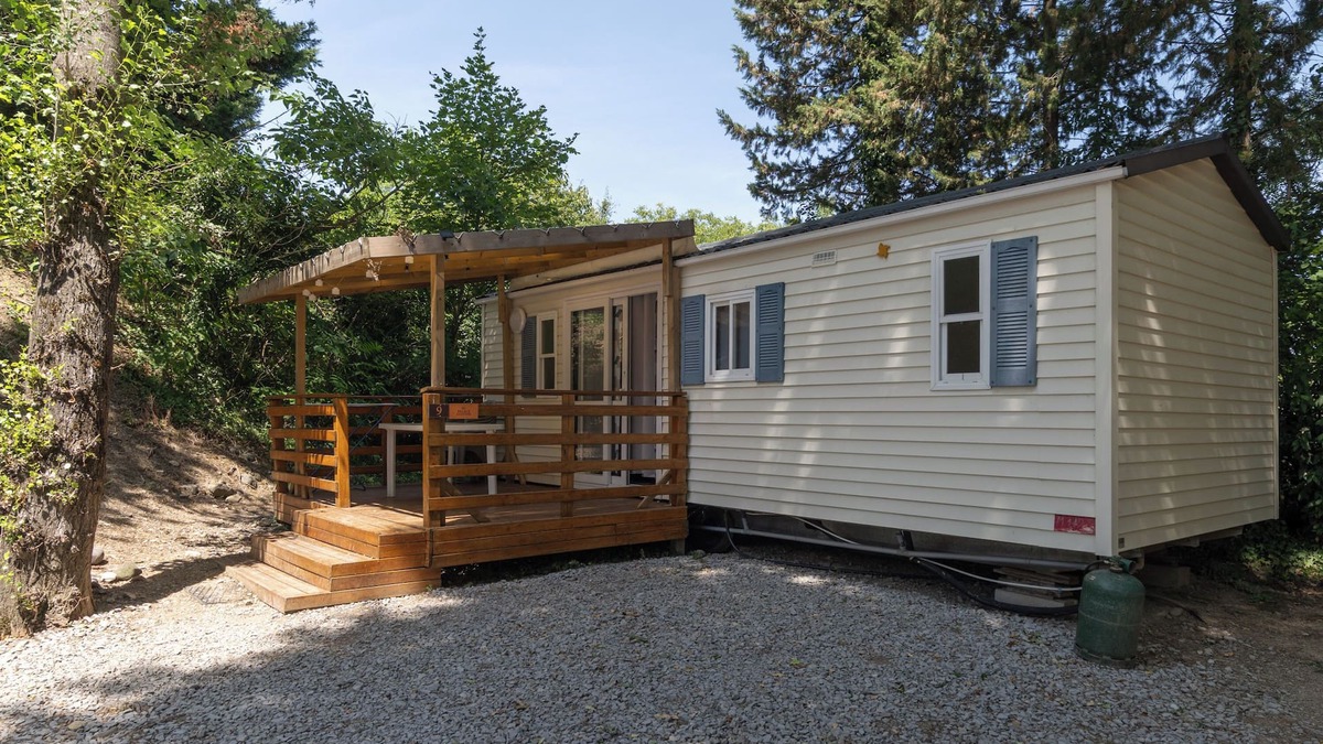 Lavilledieu House | Mobile Home 'F - 1-6 Pers' with Shared Pool, Private Terrace and Shared Garden