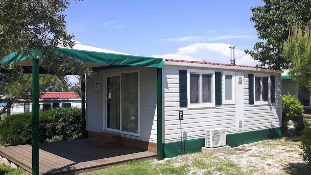 Cres House | Mobile Home in Cres by Pebble Beach & Marina