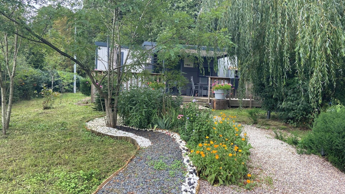 Moncheux House | Mobile home in the countryside fishing rabbits and chickens pets welcome