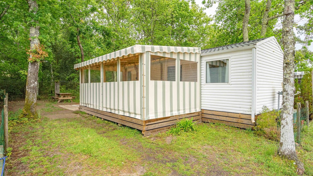 La Tremblade RV Rental | Mobile Home 'Mh75 La Tremblade' with Shared Pool, Terrace and Air Conditioning