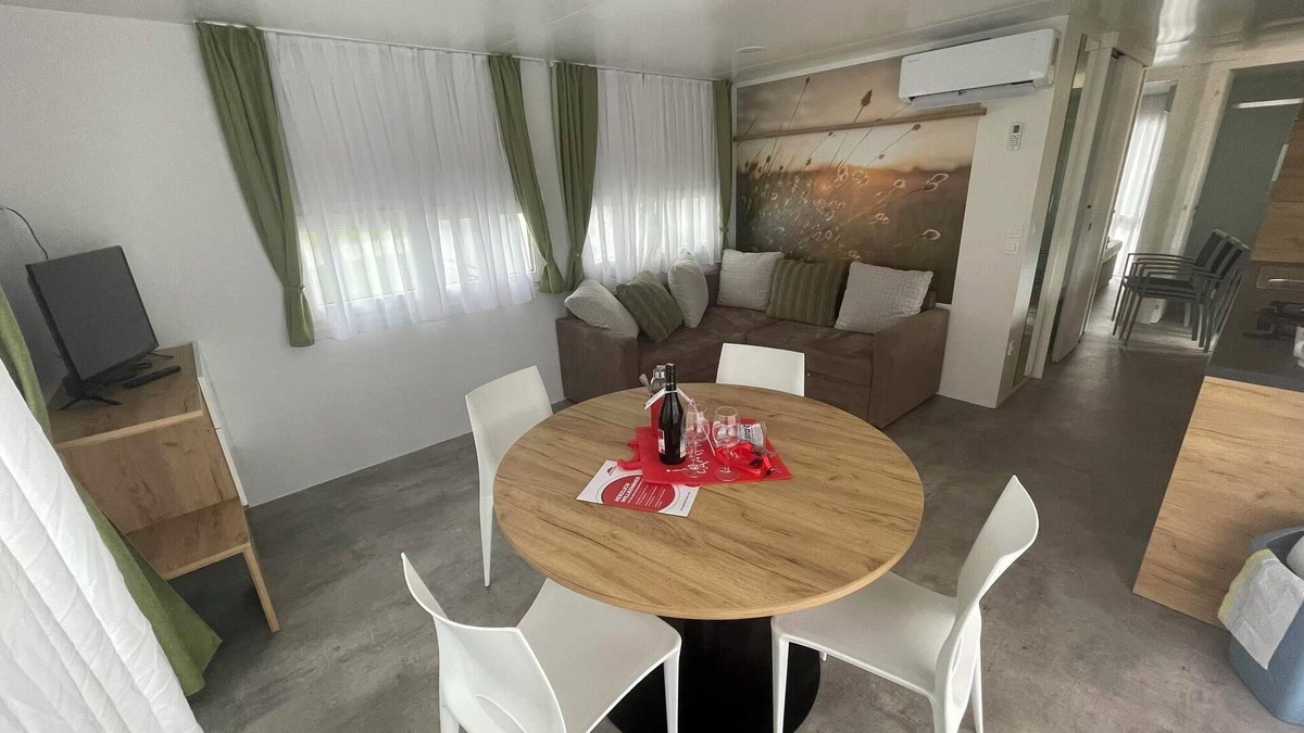 Ossiach House | Mobilhome with 2 bedrooms and a terrace with private whirlpool