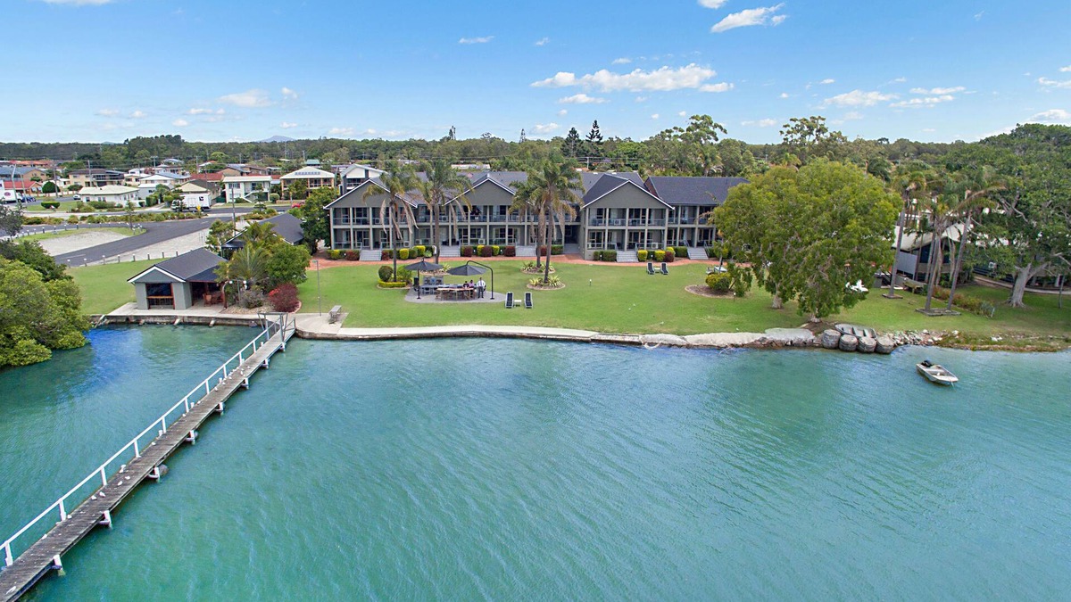 Yamba Hotel | Moby Dick Waterfront Resort Motel