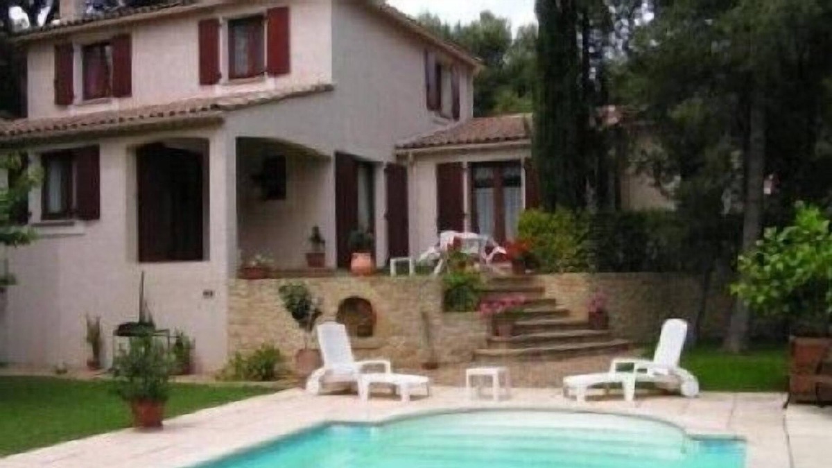 Salon-de-Provence Villa | Mod cons villa in a pine-wood at the heart of Provence