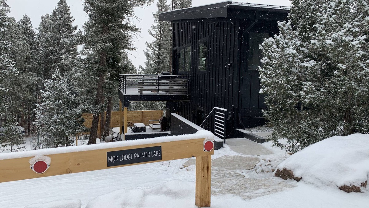 Monument Apartment | Mod Lodge w/hot tub-Scandinavian inspired forest retreat