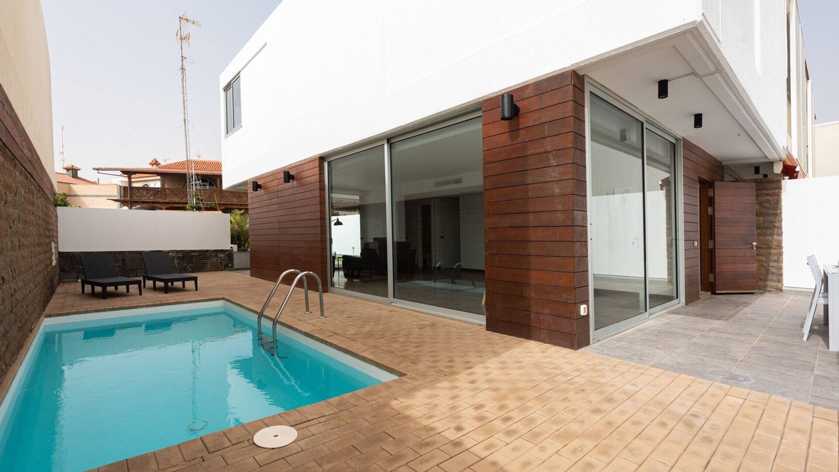 Maspalomas Villa | Modern 2BR House - Private Pool - Parking