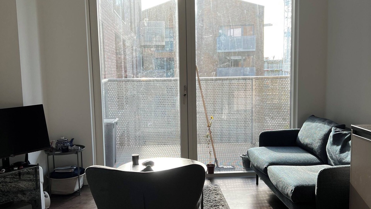 Evelyn Condo | Modern 1-BD Apt with Balcony | Surrey Quays
