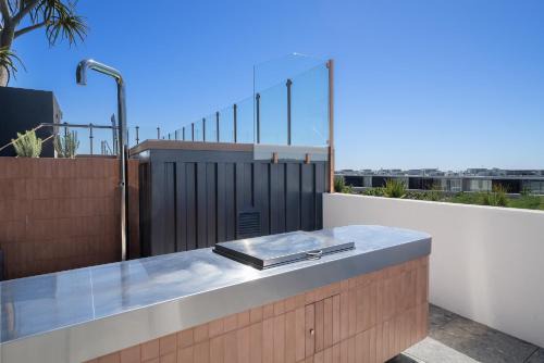 North Fremantle Apartment | Modern 1-Bed Apartment with Views in Fremantle