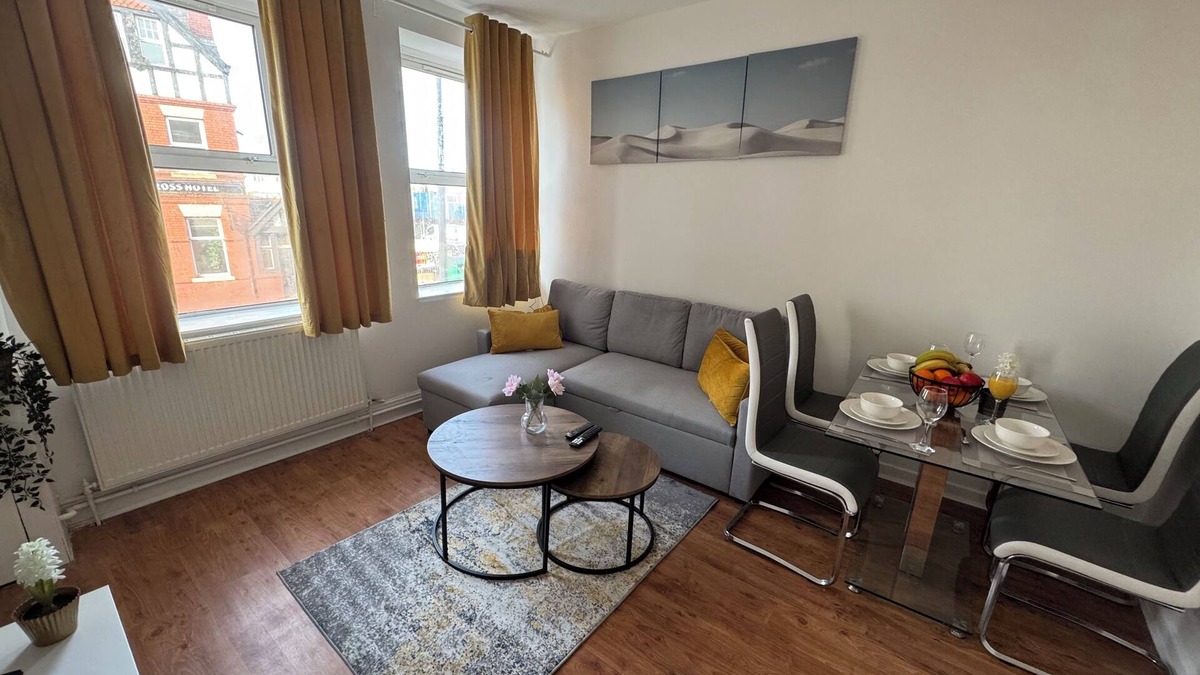 Barry Apartment | Modern 1 Bedroom Flat/Apartment in the heart of Barry, Flat 2
