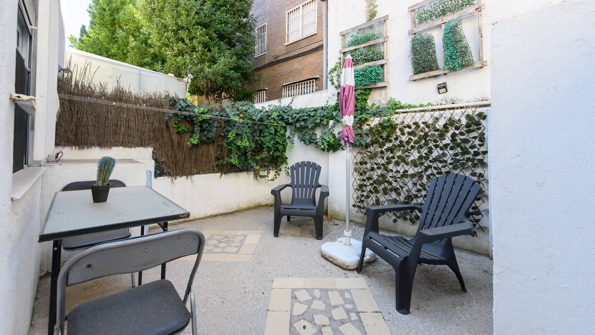 Colonia de la Prensa Apartment | Modern 1-bedroom flat with terrace to relax in Madrid
