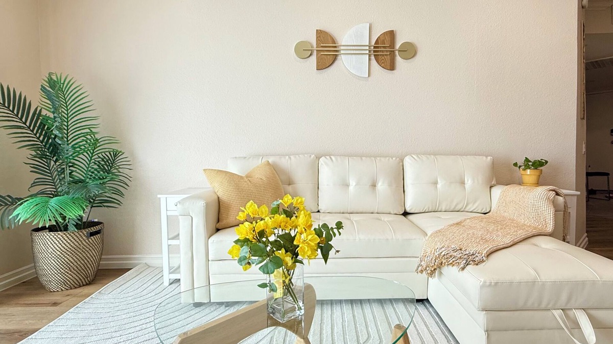 Sherman Oaks Condo | Modern 1-Bedroom LA Condo with 2 Parking Spaces - Prime Sherman Oaks Location