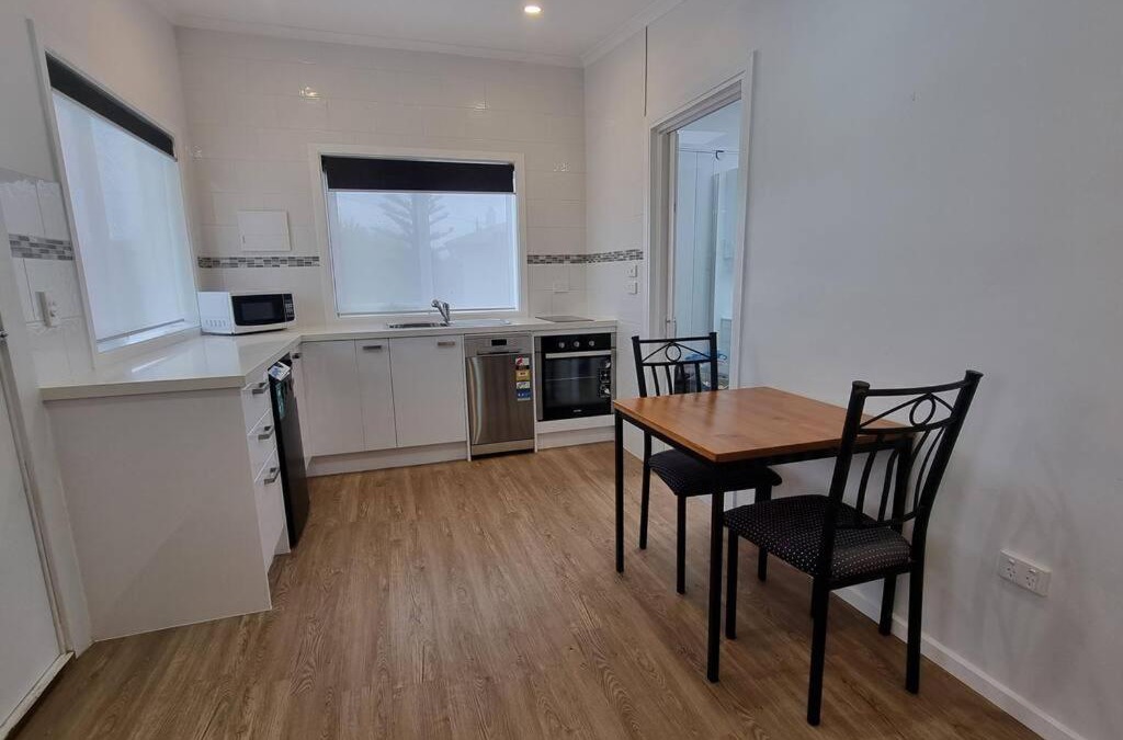 Montello Apartment | Modern 1 bedroom studio free parking close to CBD