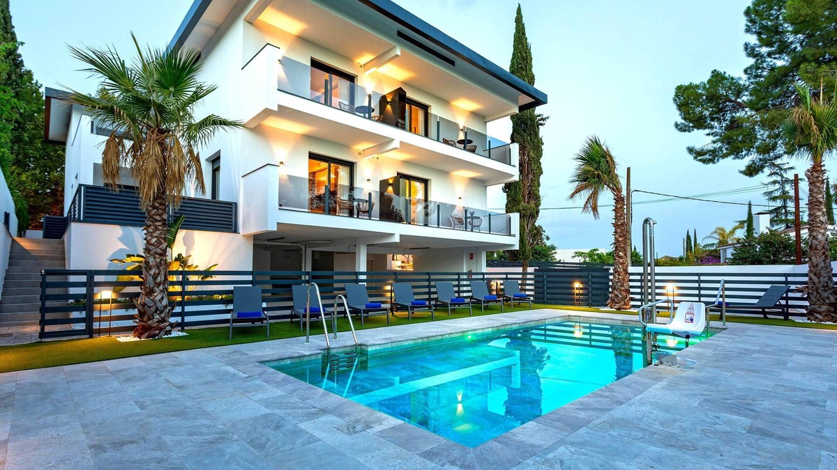 Distrito Norte Sierra Apartment | Modern 1BD apartment with terrace, pool & parking. Arruzafa V