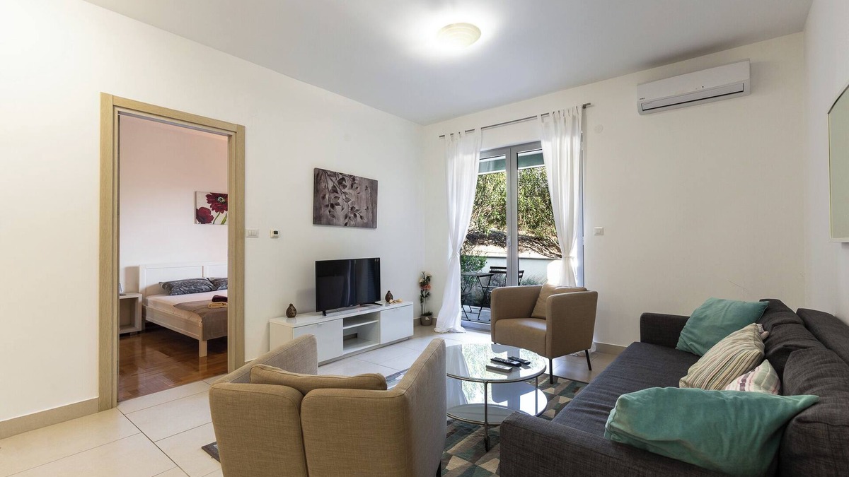 Donji Morinj Apartment | Modern 1BR apartment Lavandernn