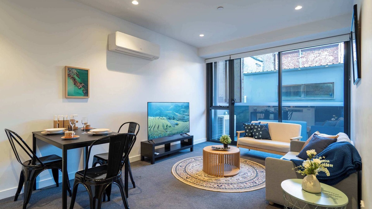 Hawthorn Apartment | Modern 1BR Apt Near Swinburne & Glenferrie Rd