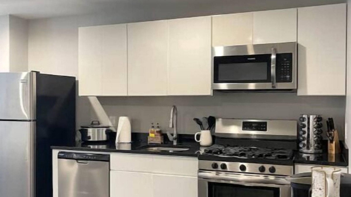 Albany Apartment | ★MODERN 1BR Apt w/PRIVATE deck! W/D★