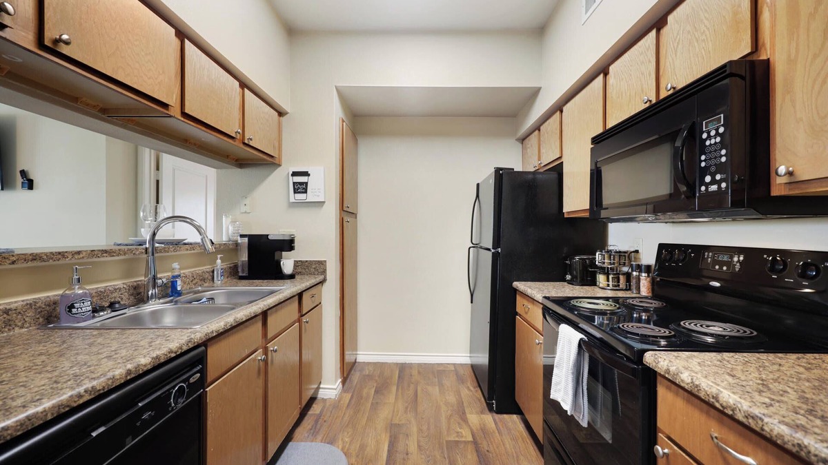 South Arlington Condo | Modern 1Br Condo Spacious /Pool/Gym/Central Area