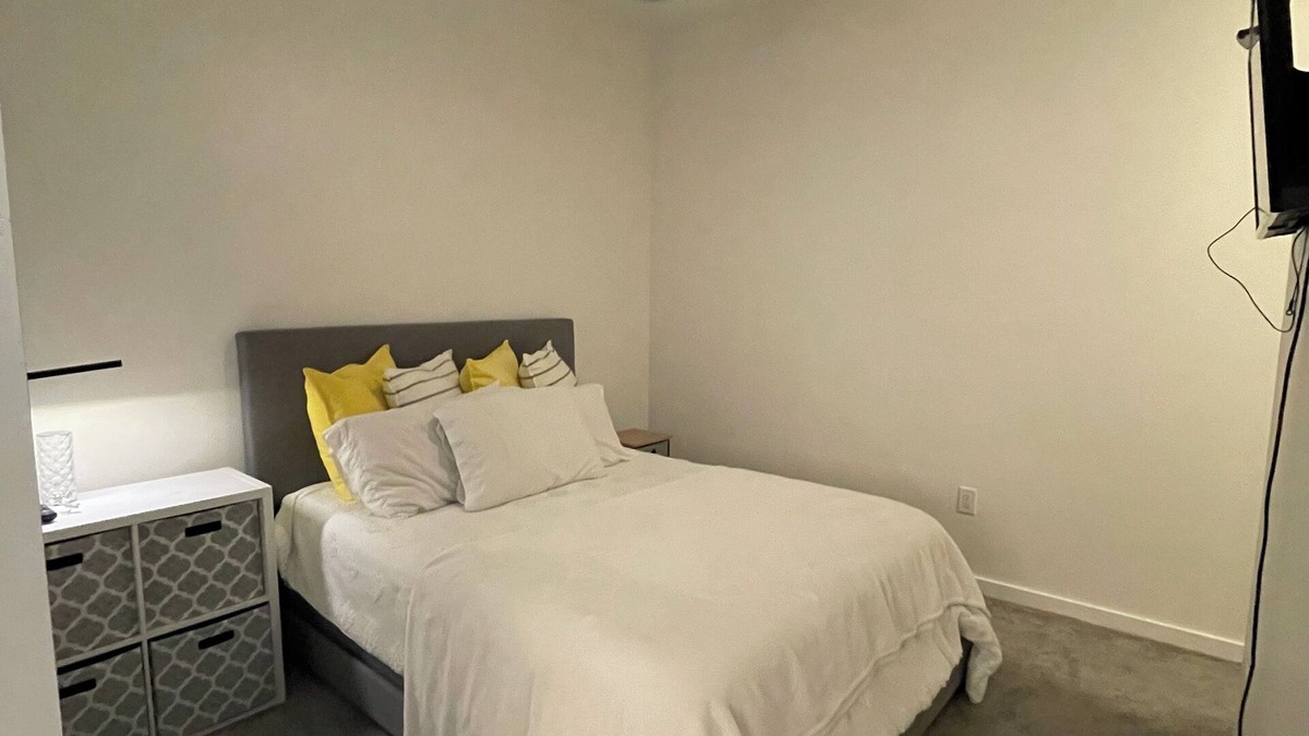 East Downtown Houston Apartment | Modern 1BR EaDo Gym, Pilates, Pool & Roof Lounge