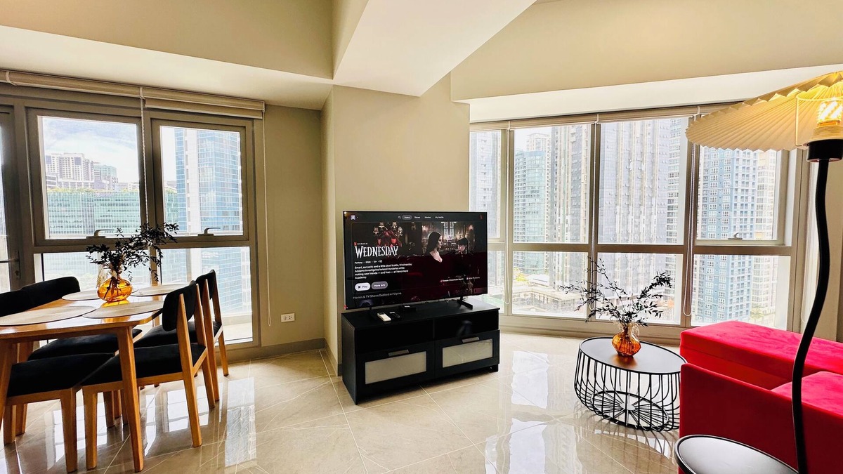 Katuparan Condo | Modern 1BR Edge w/Washer & Balcony in Uptown BGC
