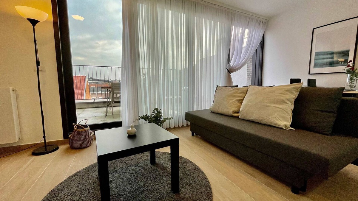 Klein-Antwerpen Apartment | Modern 1BR Near Diamond District by Oneluxstay