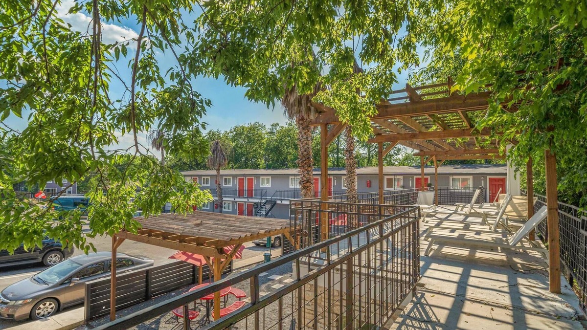 Hyde Park Apartment | Modern 1BR Near UT Hyde Park Evonify