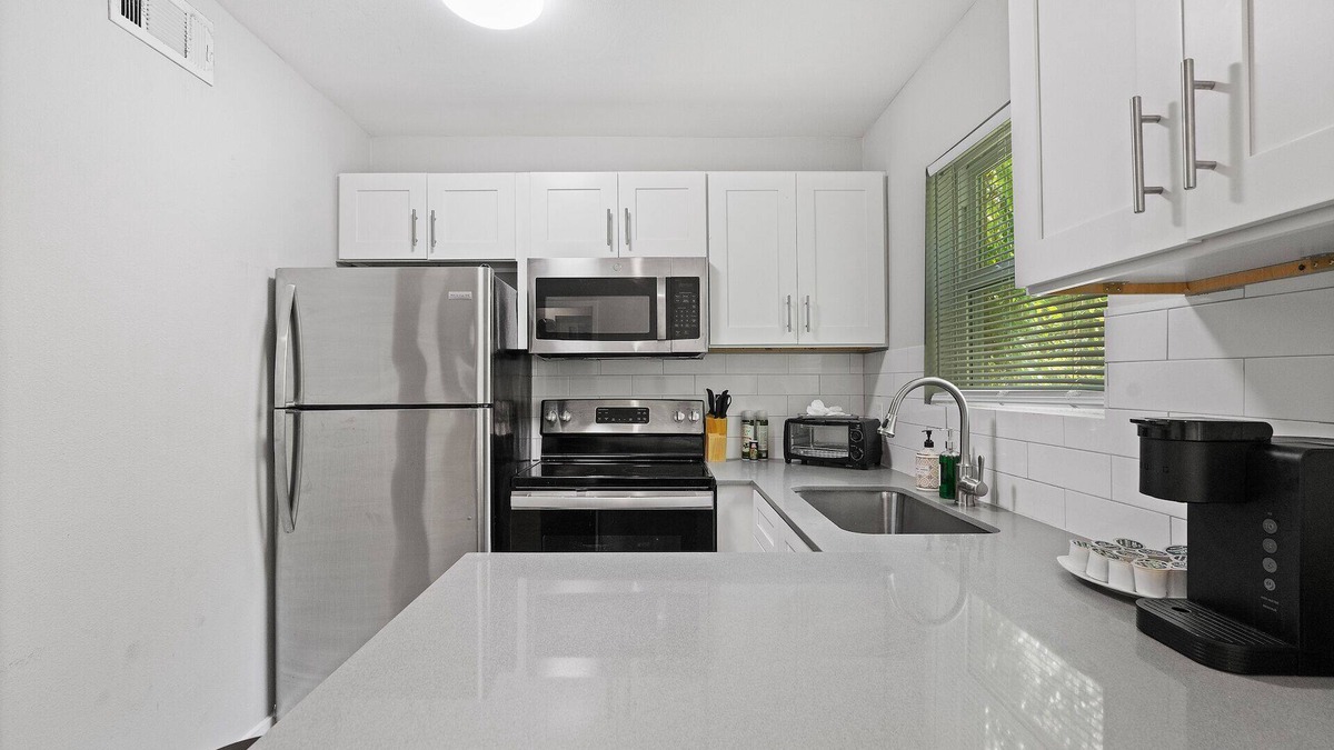 Hyde Park Apartment | Modern 1BR Near UT | Hyde Park | Evonify 6173