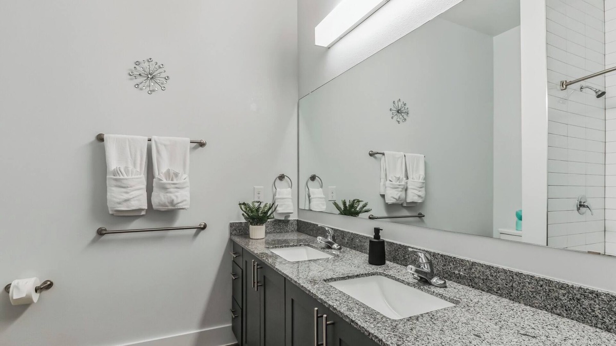 Pflugerville Apartment | Modern 2 Bd/2 bath apartment - 3 beds - parking, pool, gym, desk