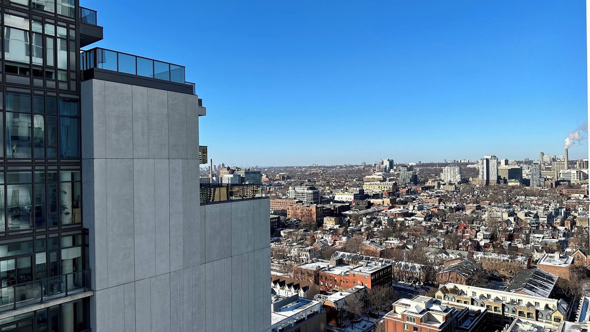 Downtown Toronto Apartment | Modern 2 Bdr + Den/TIFF