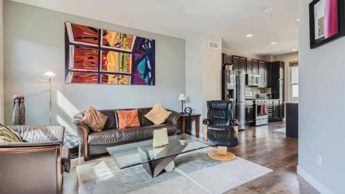 Broomfield House | Modern 2 BDR Townhome in Broomfield