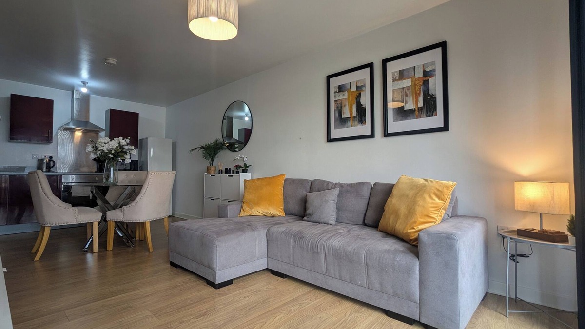 Salford Apartment | Modern 2 Bed, 1 bath, 1 ensuite - Salford
