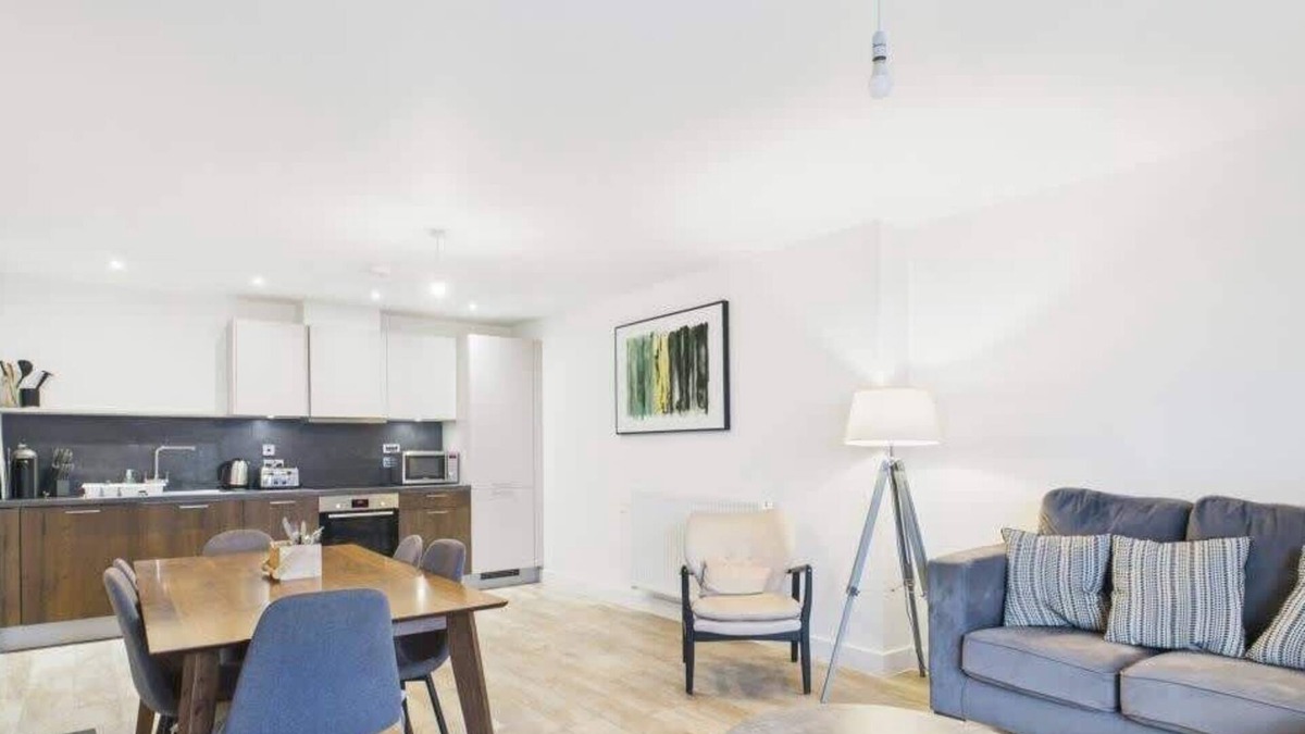 Ashford Apartment | Modern 2-Bed, 2-Bath Apartment in Central Ashford