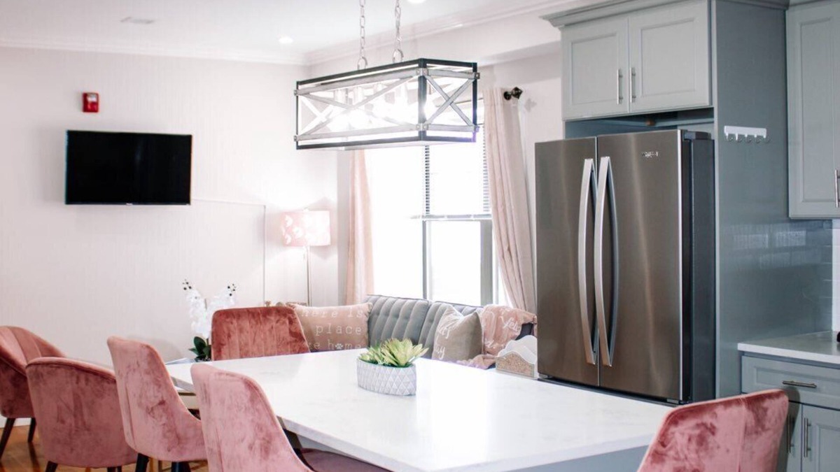 Chelsea Condo | Modern 2/Bed 2/Bath Condo near Boston # W/Parking