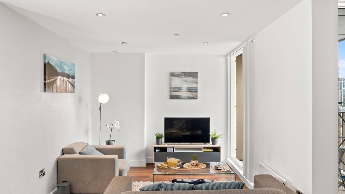 Manchester City Centre Apartment | Modern 2-Bed Apartment with Large Balcony