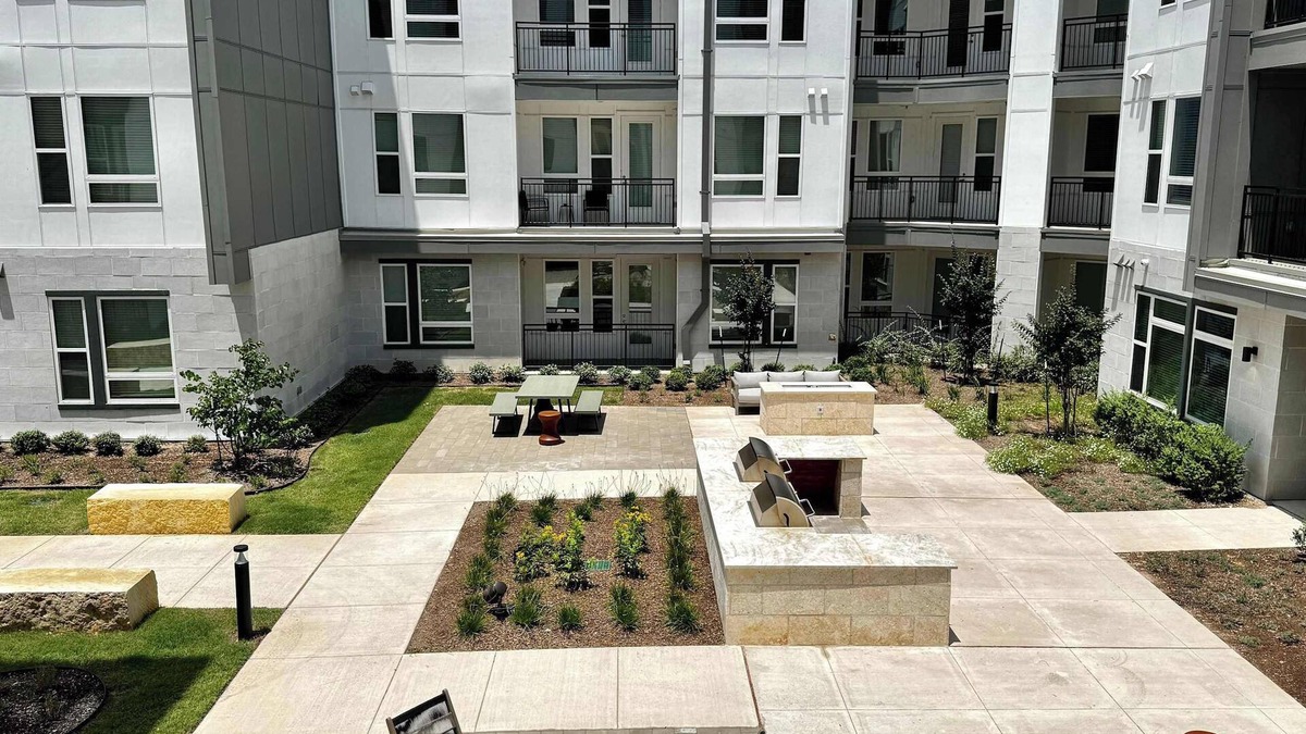McNeil Apartment | Modern 2- Bed Apt Pool & Gym